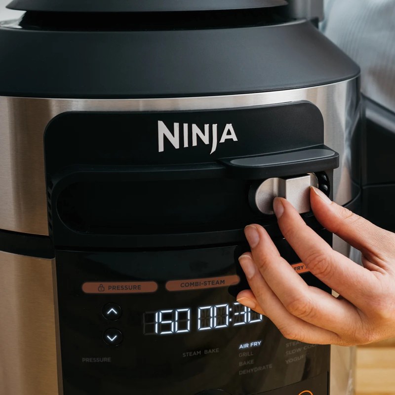Ninja Foodi Pressure Cooker Steam Fryer with SmartLid OL550EU